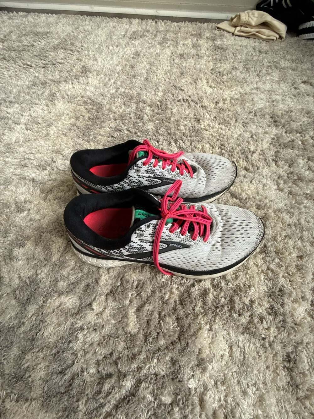 Brooks Ghost 11 Running Shoes White Black Pink Women's size 8